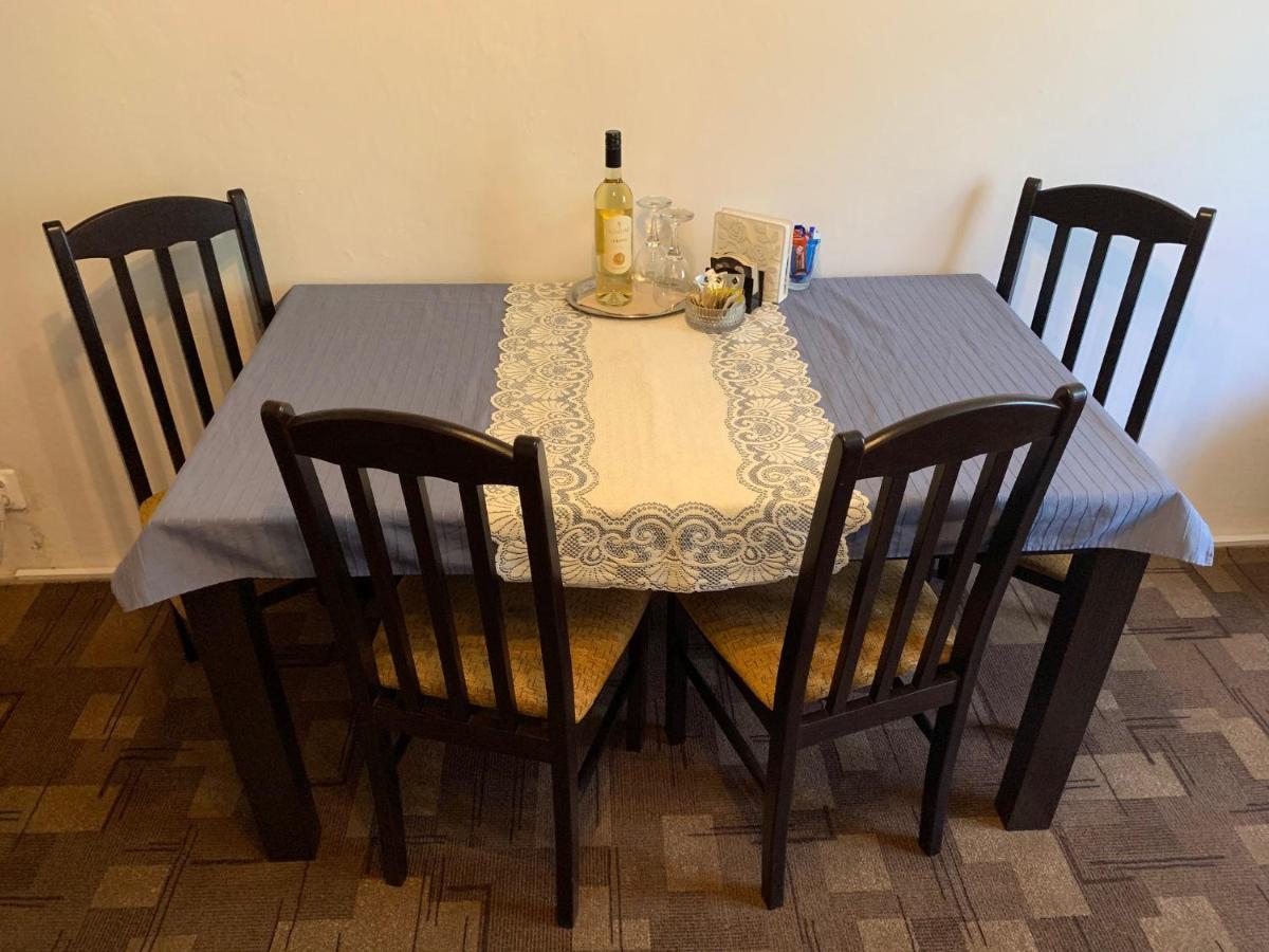Pod Nachodskym Zamkem Apartman Kültér fotó
