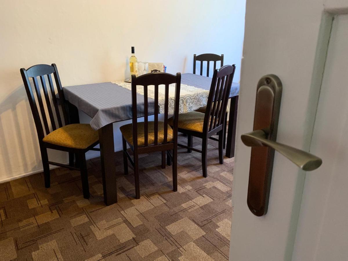 Pod Nachodskym Zamkem Apartman Kültér fotó